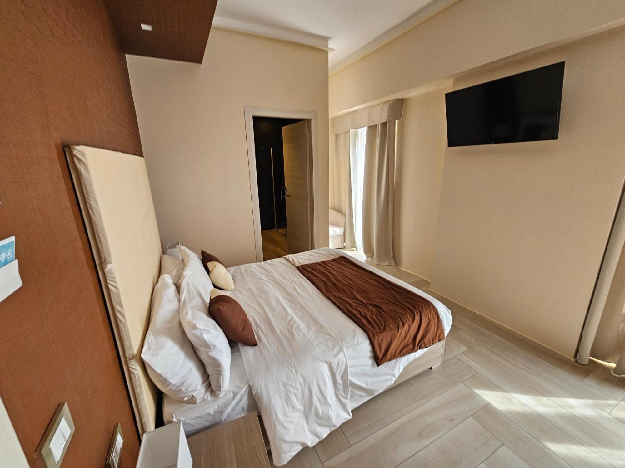 Astoria Boutique Suites Лече Екстериор снимка
