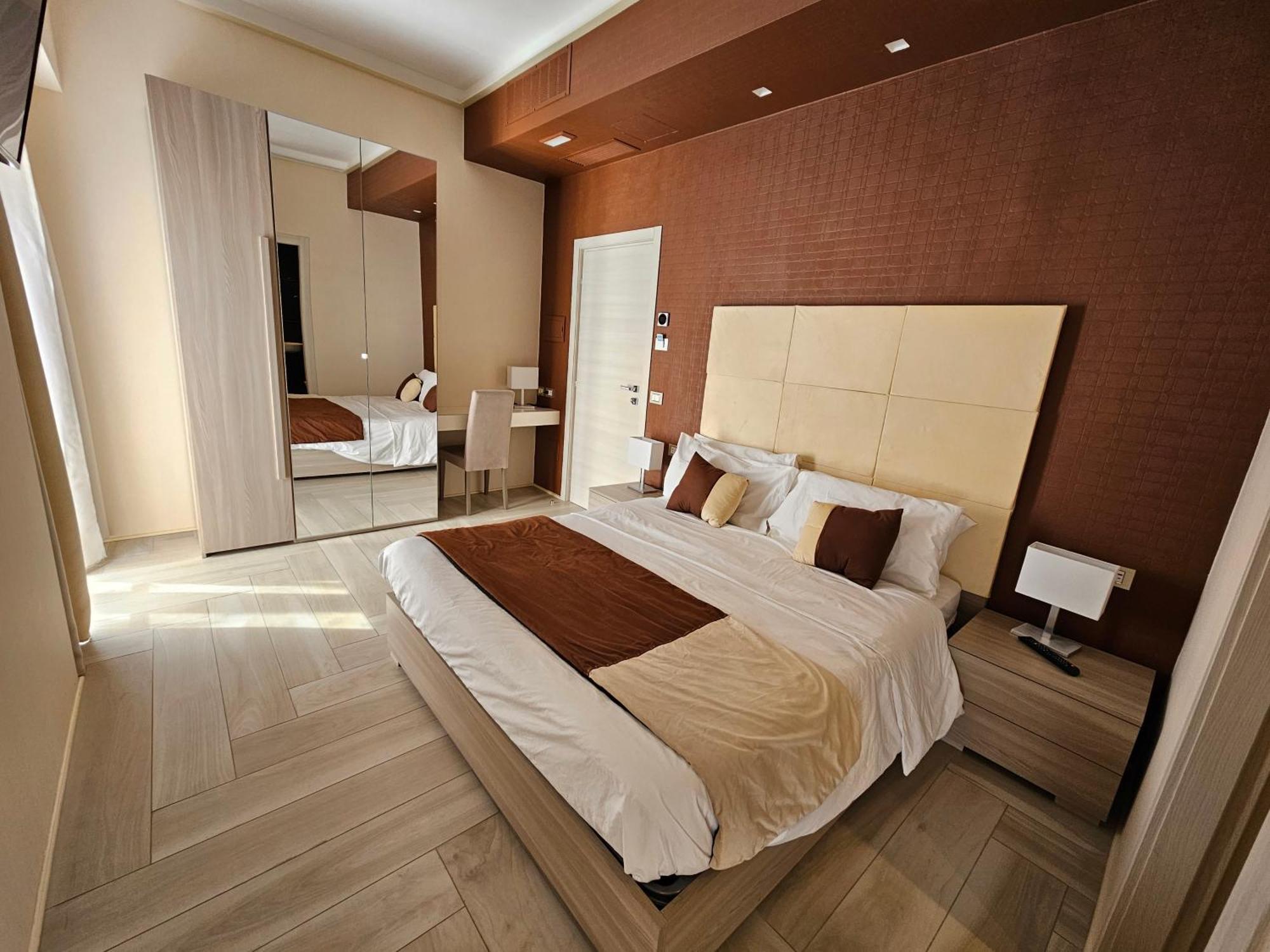 Astoria Boutique Suites Лече Екстериор снимка